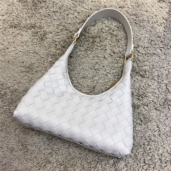 2021 new leather women s bag hand woven cowhide crescent bag single shoulder portable armpit bag leisure fashion
2021 new leather women s bag hand woven cowhide crescent bag single shoulder portable armpit bag leisure fashion