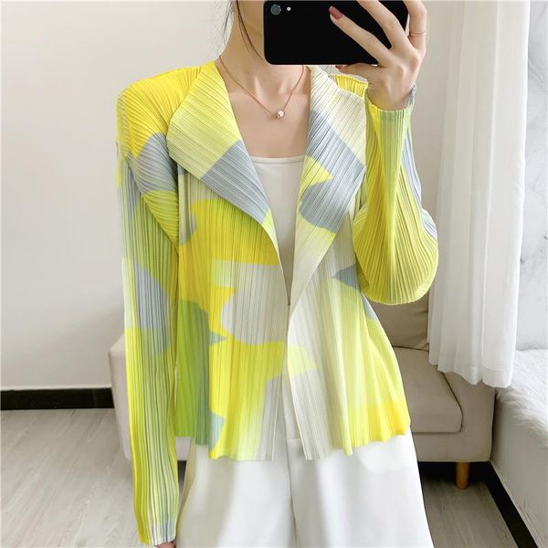 women's jackets miyake pleated 2021 summer autumn loose thin fashion printing stitching long-sleeved cardigan for woman, Black;brown
women's jackets miyake pleated 2021 summer autumn loose thin fashion printing stitching long-sleeved cardigan for woman, Black;brown