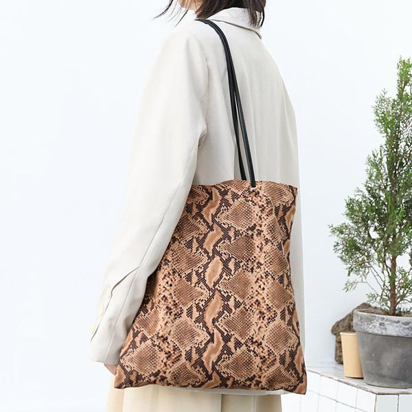 cross body snakeskin cow print tote handbag for women large capacity casual shoulder messenger bag soft foldable cotton cloth shopper bags
cross body snakeskin cow print tote handbag for women large capacity casual shoulder messenger bag soft foldable cotton cloth shopper bags
