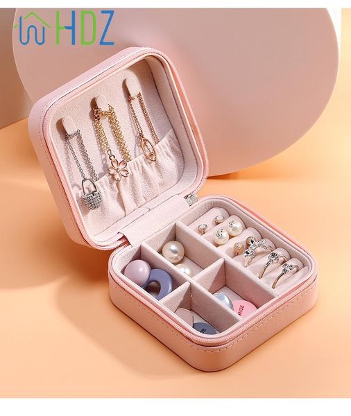 jewelry pouches, bags pu leather belt zipper display stand, four-color female compact portable earring, bracelet, necklace, ring storage box, Pink;blue
jewelry pouches, bags pu leather belt zipper display stand, four-color female compact portable earring, bracelet, necklace, ring storage box, Pink;blue