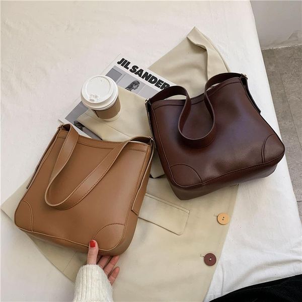 evening bags women's trendy solid color large-capacity tote bag retro messenger simple and versatile one-shoulder bucket
evening bags women's trendy solid color large-capacity tote bag retro messenger simple and versatile one-shoulder bucket