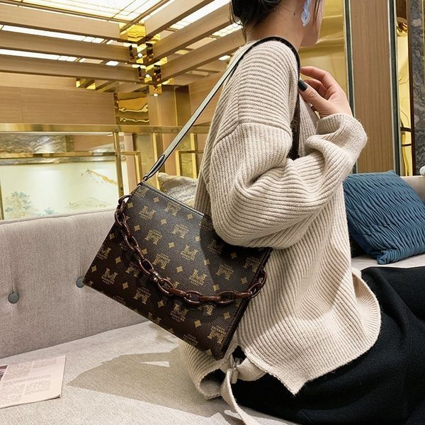 single shoulder female 2021 korean ins fashion hand foreign style net red messenger bag
single shoulder female 2021 korean ins fashion hand foreign style net red messenger bag