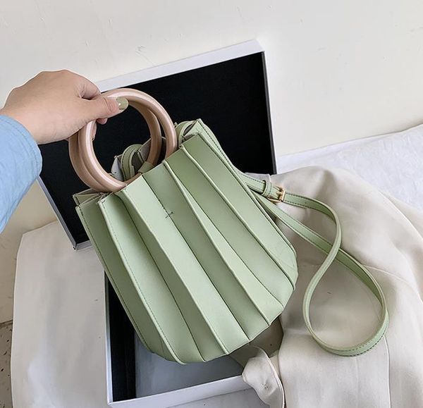 2021 summer pleated solid color fashion bags handbag luxury shoulder messenger bag ring handle
2021 summer pleated solid color fashion bags handbag luxury shoulder messenger bag ring handle