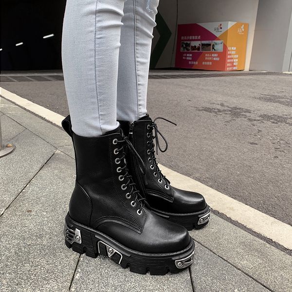 2021 new punk style platform women ankle boots womens motorcycle boot fashion ladies chunky shoes metal decor black big size 40
2021 new punk style platform women ankle boots womens motorcycle boot fashion ladies chunky shoes metal decor black big size 40