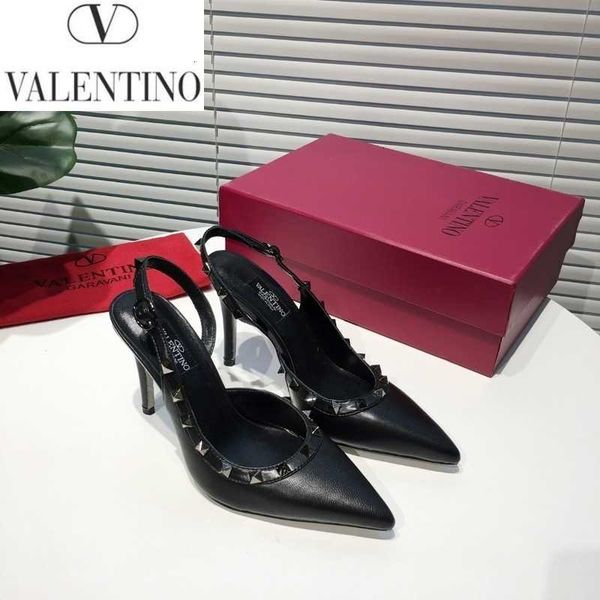 luxury brand women high heels sandals slippers mules slides pumps loafers ballerinas sneakers dress shoes designer 8049, Black;white
luxury brand women high heels sandals slippers mules slides pumps loafers ballerinas sneakers dress shoes designer 8049, Black;white