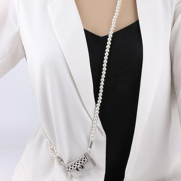 evening bags ladies bag 2021 metal wind shoulder pearl messenger well-known designer small square 
evening bags ladies bag 2021 metal wind shoulder pearl messenger well-known designer small square