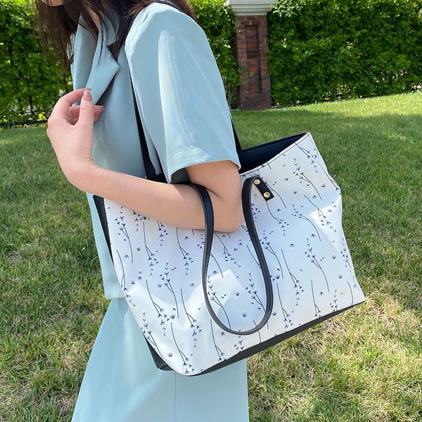 shopping college student canvas bag female 2021 summer new trendy large capacity class shopping bag all-matching fashion tote bag
shopping college student canvas bag female 2021 summer new trendy large capacity class shopping bag all-matching fashion tote bag