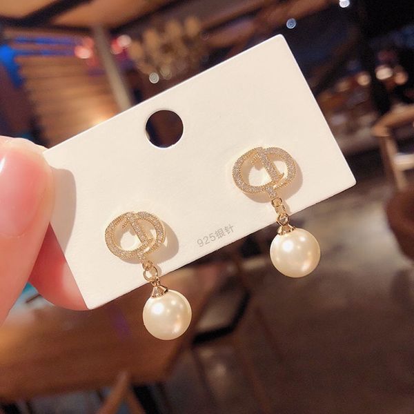 design jewelry s925 silver needle gate letter full diamond earrings hanging pearl net red exquisite earrings
design jewelry s925 silver needle gate letter full diamond earrings hanging pearl net red exquisite earrings