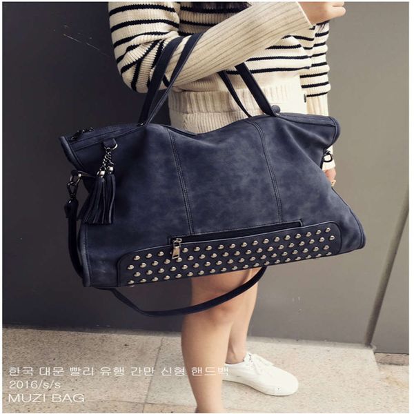 2021 portable women's bag trendy version simple one shoulder large rivet hand messenger
2021 portable women's bag trendy version simple one shoulder large rivet hand messenger
