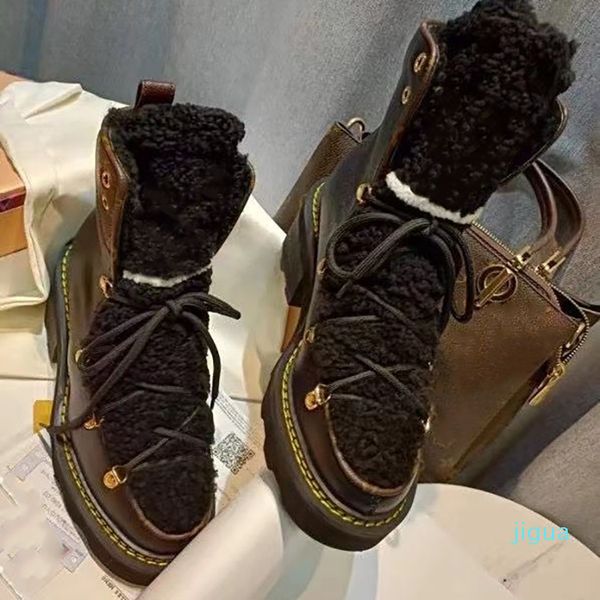 designer women ankle boot winter calf lea ther shearling hiking boots black wool lining
designer women ankle boot winter calf lea ther shearling hiking boots black wool lining