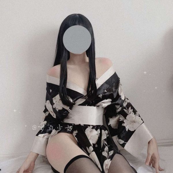 mengbai: japane kimono with broken flowers and big bows, Black;white
mengbai: japane kimono with broken flowers and big bows, Black;white