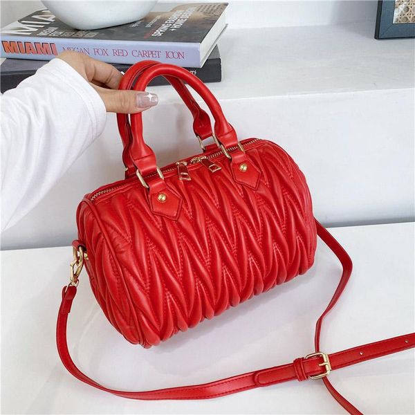 evening bags pleated leather handbag designer crossbody bag luxury women shoulder tote trend quilted shell female messenger
evening bags pleated leather handbag designer crossbody bag luxury women shoulder tote trend quilted shell female messenger