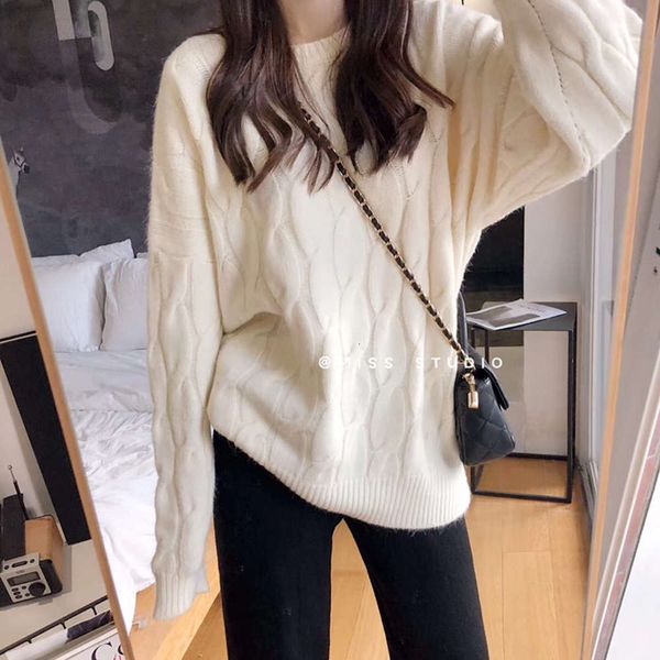 fashion in soft milk blue twist pullover for women autumn and winter 2020 luxury, White;black
fashion in soft milk blue twist pullover for women autumn and winter 2020 luxury, White;black