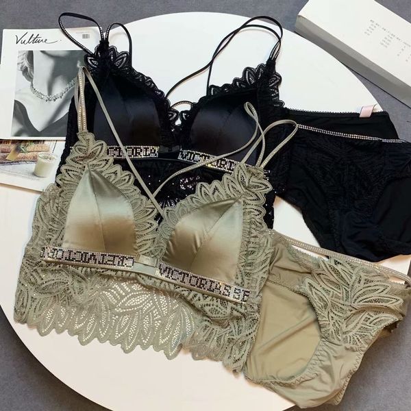9856 spot model about 0.7cm thin bc cup smooth surface lace edge stitching beauty back womens bra suit, Red;black
9856 spot model about 0.7cm thin bc cup smooth surface lace edge stitching beauty back womens bra suit, Red;black