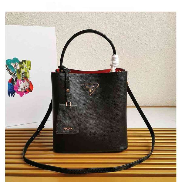 family bucket high necessities bag sense beverage fashion versatile women's foreign temperament trendy brand portable messenger wholesa
family bucket high necessities bag sense beverage fashion versatile women's foreign temperament trendy brand portable messenger wholesa