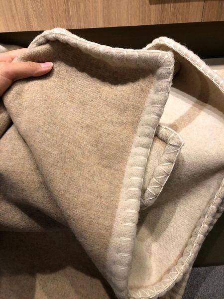 1200g luxury cashmere blanket jacquard cashmere blanket double sided jacquard thickened
1200g luxury cashmere blanket jacquard cashmere blanket double sided jacquard thickened