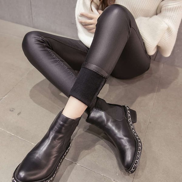 fashion in matte coated pu leather pants for women autumn and winter 2020 luxury, Black;white
fashion in matte coated pu leather pants for women autumn and winter 2020 luxury, Black;white