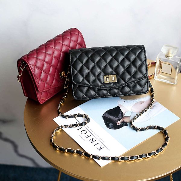fashion women's 2021 spring and summer new single shoulder messenger korean fashion small lingge chain bag 
fashion women's 2021 spring and summer new single shoulder messenger korean fashion small lingge chain bag