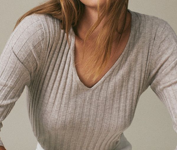 2021 new women's solid color basic style versatile slim v-neck stretch base knitted sweater fashion casual inside lctj, White;black
2021 new women's solid color basic style versatile slim v-neck stretch base knitted sweater fashion casual inside lctj, White;black
