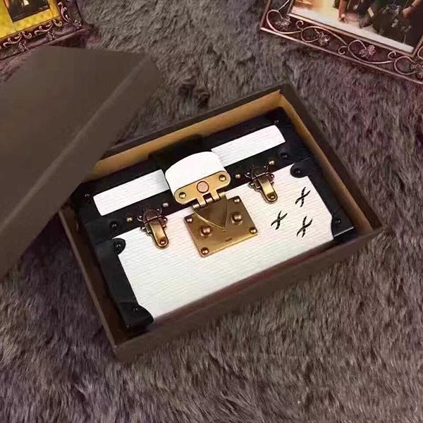 86 small wooden case fashion design exquisite handbag 286 straps necessities for going out nice fashion
86 small wooden case fashion design exquisite handbag 286 straps necessities for going out nice fashion