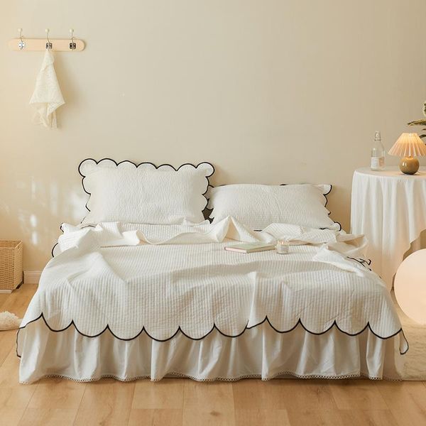 bedding sets cotton bed cover, wavy edges, feather silk quilted embroidery, handmade lace pillowcase, thin quilt
bedding sets cotton bed cover, wavy edges, feather silk quilted embroidery, handmade lace pillowcase, thin quilt