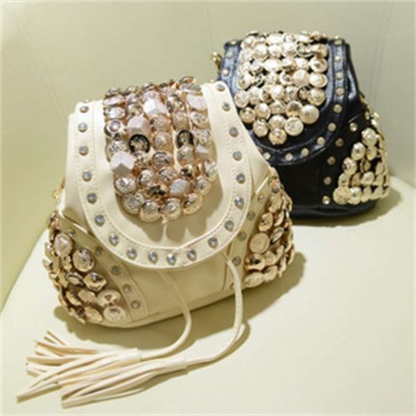 hbp double 2021 new fashion women's single shoulder slant span portable small flip with button rivet bag
hbp double 2021 new fashion women's single shoulder slant span portable small flip with button rivet bag