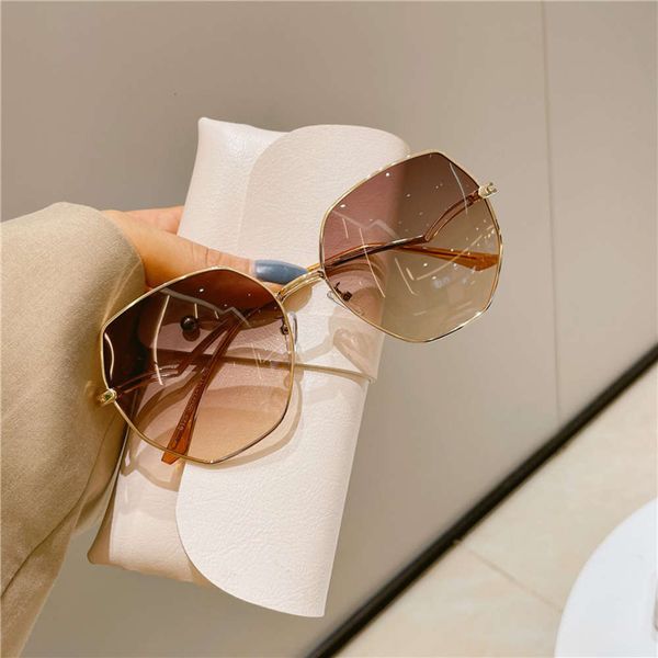 2021 luxury designer sunglasses 2021 polarized women's seaside p taking travel driving face small anti ultraviolet, White;black
2021 luxury designer sunglasses 2021 polarized women's seaside p taking travel driving face small anti ultraviolet, White;black