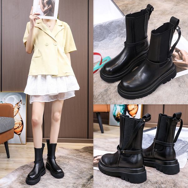 spring and autumn round head middle tube small leather black two-layer cowhide real pi sleeve british martin boots
spring and autumn round head middle tube small leather black two-layer cowhide real pi sleeve british martin boots