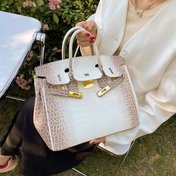 designer luxury storage bag messenger female gradient color crocodile pattern portable trend
designer luxury storage bag messenger female gradient color crocodile pattern portable trend