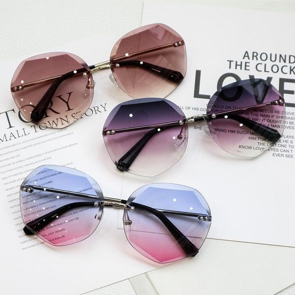 sunglasses 2021 fashion retro frameless cut edge gradient color personalized anti-ultraviolet, White;black
sunglasses 2021 fashion retro frameless cut edge gradient color personalized anti-ultraviolet, White;black