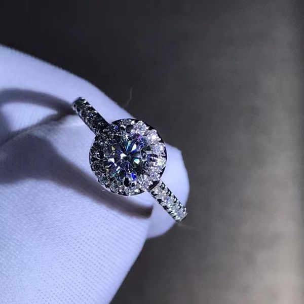 cluster rings 1ct classic moissanite diamond passed test perfect cut d color vvs1 s925 sterling silve women fashion luxury jewelry, Golden;silver
cluster rings 1ct classic moissanite diamond passed test perfect cut d color vvs1 s925 sterling silve women fashion luxury jewelry, Golden;silver