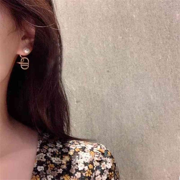 special offer 2021 luxury designer jewelry 2021 new 925 silver needle letter pearl earrings with simple and versatile earrings, Golden;silver
special offer 2021 luxury designer jewelry 2021 new 925 silver needle letter pearl earrings with simple and versatile earrings, Golden;silver