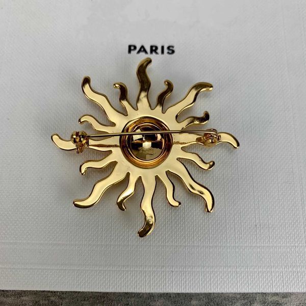 2021 luxury brand fashion jewelry vintage style sun brooch sweater jewelry light gold color fine cute lovely jewelry, Gray
2021 luxury brand fashion jewelry vintage style sun brooch sweater jewelry light gold color fine cute lovely jewelry, Gray