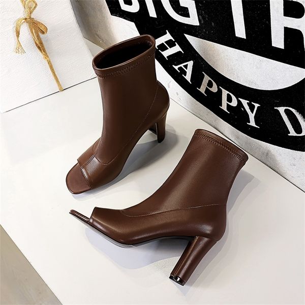 2020 new socks women's boots fashion peep toe elastic sole square leather high heels zapatos de mujer black brown
2020 new socks women's boots fashion peep toe elastic sole square leather high heels zapatos de mujer black brown