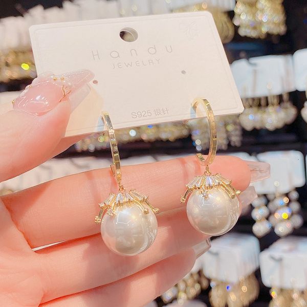 dangle earrings 2021 autumn micro inlaid zircon snowflake pearl women's light luxury high sense celebrities elegant, Silver
dangle earrings 2021 autumn micro inlaid zircon snowflake pearl women's light luxury high sense celebrities elegant, Silver
