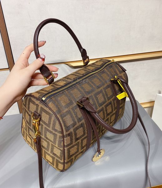women saddle bag holders totes wallets ladies cross body luxurys designers interior slot compartment pocket leather hasp shoulder handbag co, Red;black
women saddle bag holders totes wallets ladies cross body luxurys designers interior slot compartment pocket leather hasp shoulder handbag co, Red;black