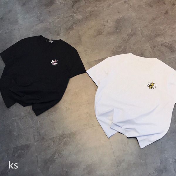 21ss summer new cartoon bee embroidery round neck t-shirt for women with loose and simple short sleeves, White
21ss summer new cartoon bee embroidery round neck t-shirt for women with loose and simple short sleeves, White
