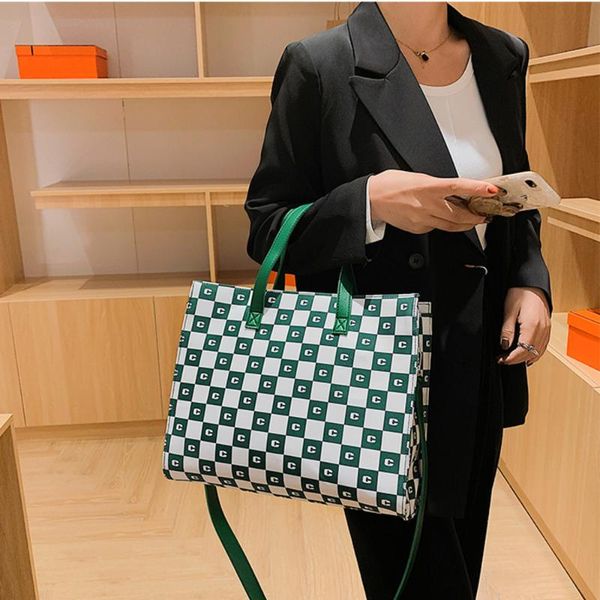 evening bags canvas bag women's 2021 autumn and winter fashion lattice single shoulder large capacity messenger portable tote
evening bags canvas bag women's 2021 autumn and winter fashion lattice single shoulder large capacity messenger portable tote