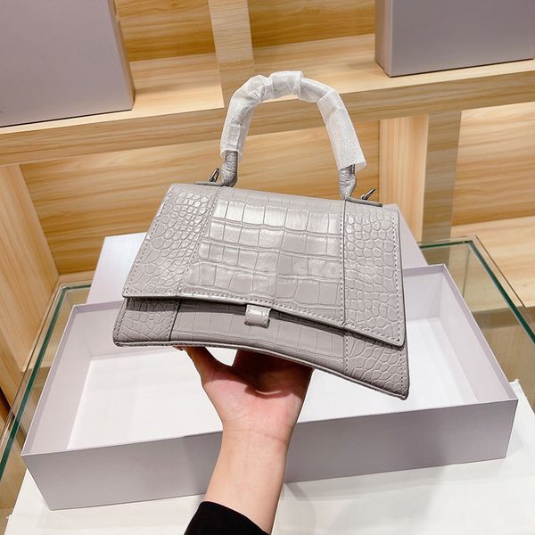 2022 fashion bags women totes shoulder cross body lady shopping bags luxury leather classic retro purse wallets
2022 fashion bags women totes shoulder cross body lady shopping bags luxury leather classic retro purse wallets