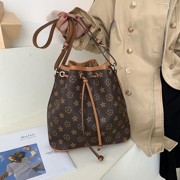 factory direct sale 75% off new minority middle old flower bucket portable drawstring commuter net red single shoulder female bags
factory direct sale 75% off new minority middle old flower bucket portable drawstring commuter net red single shoulder female bags