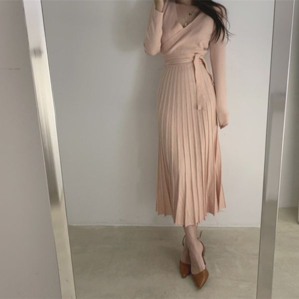 2021korean chic spring new design sense v-neck high waist lace up thin pleated medium length dress for women, Black;gray
2021korean chic spring new design sense v-neck high waist lace up thin pleated medium length dress for women, Black;gray