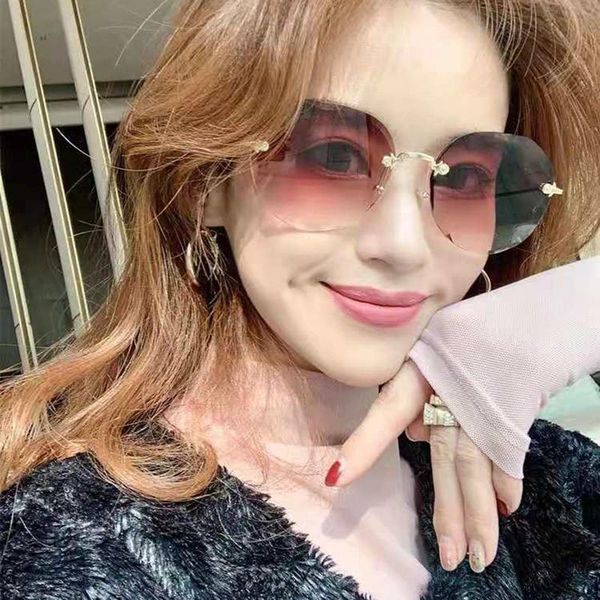 sunglasses fashion tea gradient women ocean water cut trimmed lens metal curved temples sun glasses female, White;black
sunglasses fashion tea gradient women ocean water cut trimmed lens metal curved temples sun glasses female, White;black