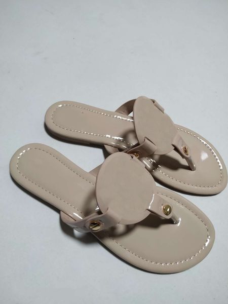 wholesale 2021 women sandals hollow out flat slippers designers sandal studded girl shoes arrivel jelly platform slides lady flops 35-42 des, Black
wholesale 2021 women sandals hollow out flat slippers designers sandal studded girl shoes arrivel jelly platform slides lady flops 35-42 des, Black