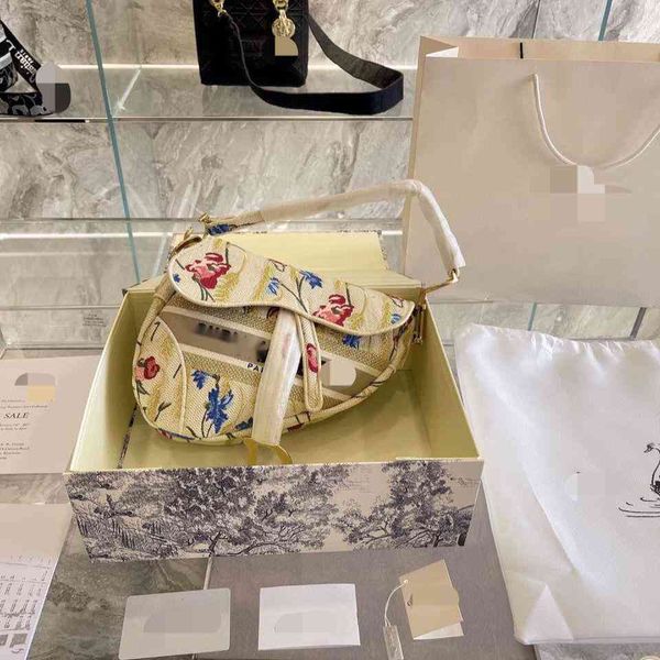 luxury handbags and storage designer bags 2021 new jacquard embroidered fusang letter saddle fashion portable messenger
luxury handbags and storage designer bags 2021 new jacquard embroidered fusang letter saddle fashion portable messenger