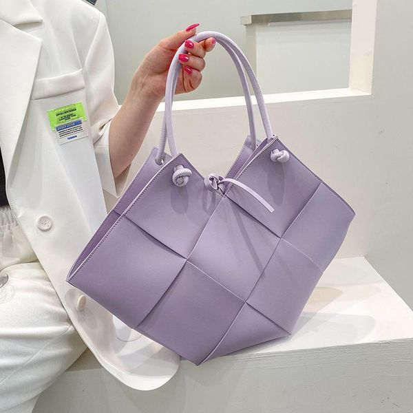 evening bags personality stitching large-capacity summer clutch bag 2021 fashion commuter women's designer one-shoulder tote
evening bags personality stitching large-capacity summer clutch bag 2021 fashion commuter women's designer one-shoulder tote