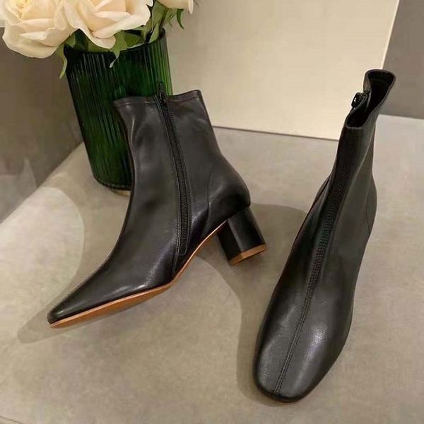 fashion luxury womens designer boots classic warm spring comfort martin black and white rubber outsole 35-40
fashion luxury womens designer boots classic warm spring comfort martin black and white rubber outsole 35-40