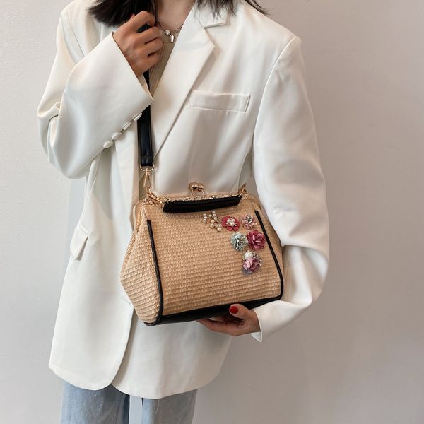 2021 new large capacity straw embroidered woven metal clip buckle portable women's letter flower single shoulder diagonal bag
2021 new large capacity straw embroidered woven metal clip buckle portable women's letter flower single shoulder diagonal bag