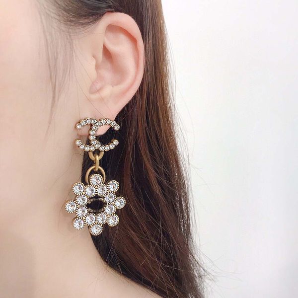 2021 flower shape with sparkly diamond for women wedding jewelry gift have box stamp ps4601, Golden
2021 flower shape with sparkly diamond for women wedding jewelry gift have box stamp ps4601, Golden