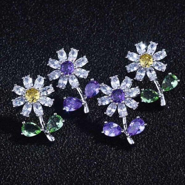stud exquisite cute little daisy earrings inlay dazzling cubic zirconia luxury korean style jewelry for women wedding engagement, Golden;silver 
stud exquisite cute little daisy earrings inlay dazzling cubic zirconia luxury korean style jewelry for women wedding engagement, Golden;silver