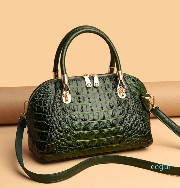 evening bags crocodile pattern women tote bag luxury designer handbag vintage european and american style messenger shoulder
evening bags crocodile pattern women tote bag luxury designer handbag vintage european and american style messenger shoulder